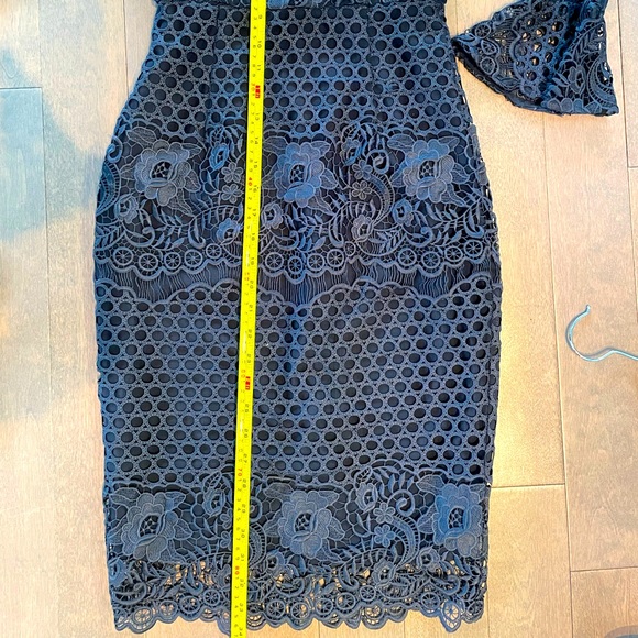 Off Shoulder Lace Dreas - Picture 6 of 7